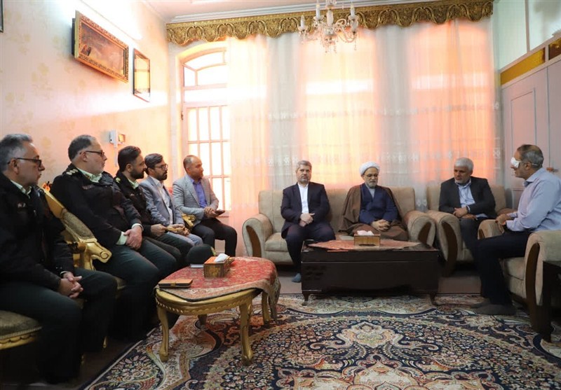 نیروهای نظامی و انتظامی سرمایههای ملی هستند / اخبار یزد - اخبار استانها