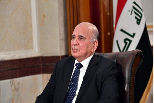 فواد حسین: آمادگیهای دفاعی و امنیتی در نوار مرزی در بالاترین سطح است / وزیر خارجه عراق با اطمینان بخشی درباره امنیت مرزهای مشترک با سوریه، اعلام کرد: آمادگیهای دفاعی و امنیتی در نوار مرزی در بالاترین سطح قرار دارد.