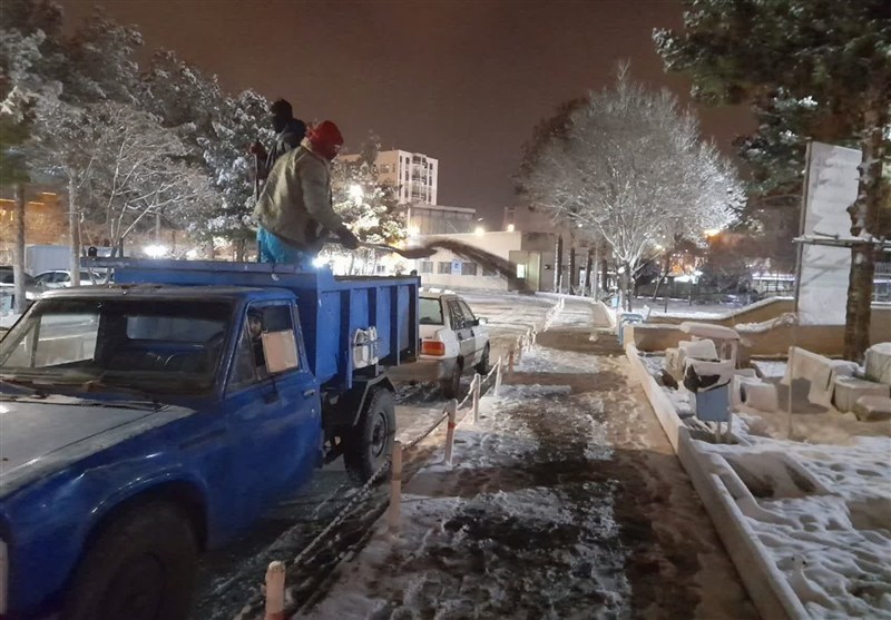 عملیات نجات در برف بیسابقه خراسان جنوبی/خیابانها و جادهها باز شدند / اخبار خراسان جنوبی - اخبار استانها