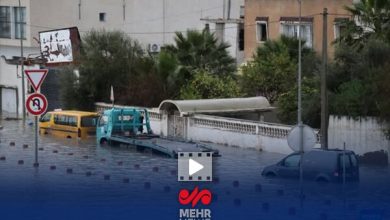 سیل شدید در تونس و جان باختن ۴ نفر / بر اساس گزارشها و تصاویر ویدیویی سیل خیابانهای شهر توریستی «نابل» در شمال تونس را فرا گرفته و تعداد زیادی خودرو و خانه را زیر آب برده و باعث جان باختن ۴ نفر شده است.