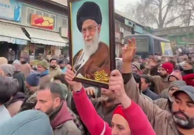 تظاهرات پاکستانیها درحمایت از ایران و محکومیت دخالت آمریکا و اسرائیل / شهروندان پاکستانی با برگزاری تظاهرات در کشمیر و دیگر مناطق، حمایت خود را از ملت ایران در قبال اقدامات تروریستی اخیر اعلام کردند.