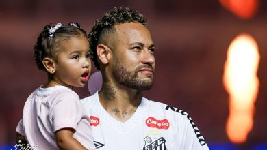 نیمار در تمرینات خانگی همراه با دخترش سوژه رسانهها شد / نیمار , فوتبال جهان , تمرینات خانگی , ستاره برزیلی , رسانههای ورزشی