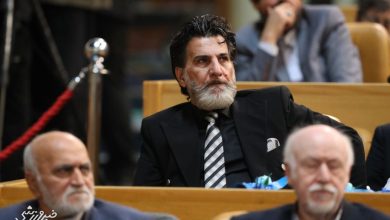 شاهرخ بیانی پیش از بازی استقلال و سپاهان بر سر مزار ناصر حجازی حاضر شد / شاهرخ بیانی , ناصر حجازی , استقلال , فوتبال ایران , اسطورههای فوتبال