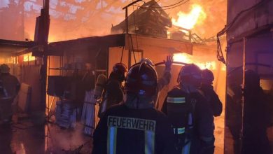 تلاش 100 آتشنشان برای اطفای حریق کارگاه چوب در مشهد / اخبار خراسان رضوی - اخبار استانها