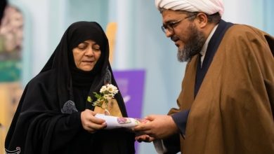 اهدای نشان «نرجسانه» به همسر سپهبد شهید غلامعلی رشید / اخبار قم - اخبار استانها