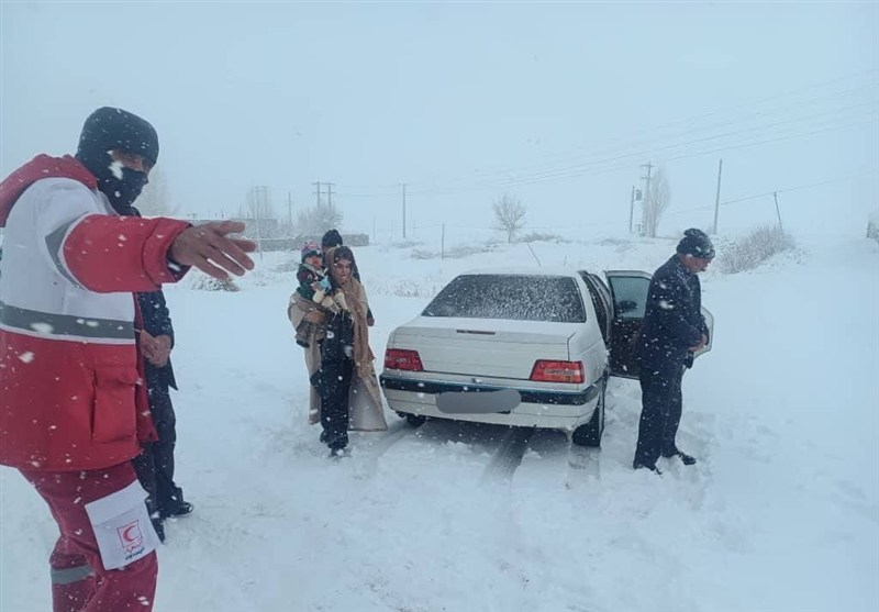 امداد رسانی هلال احمر مازندران به 154 نفر در برف و کولاک / اخبار مازندران - اخبار استانها