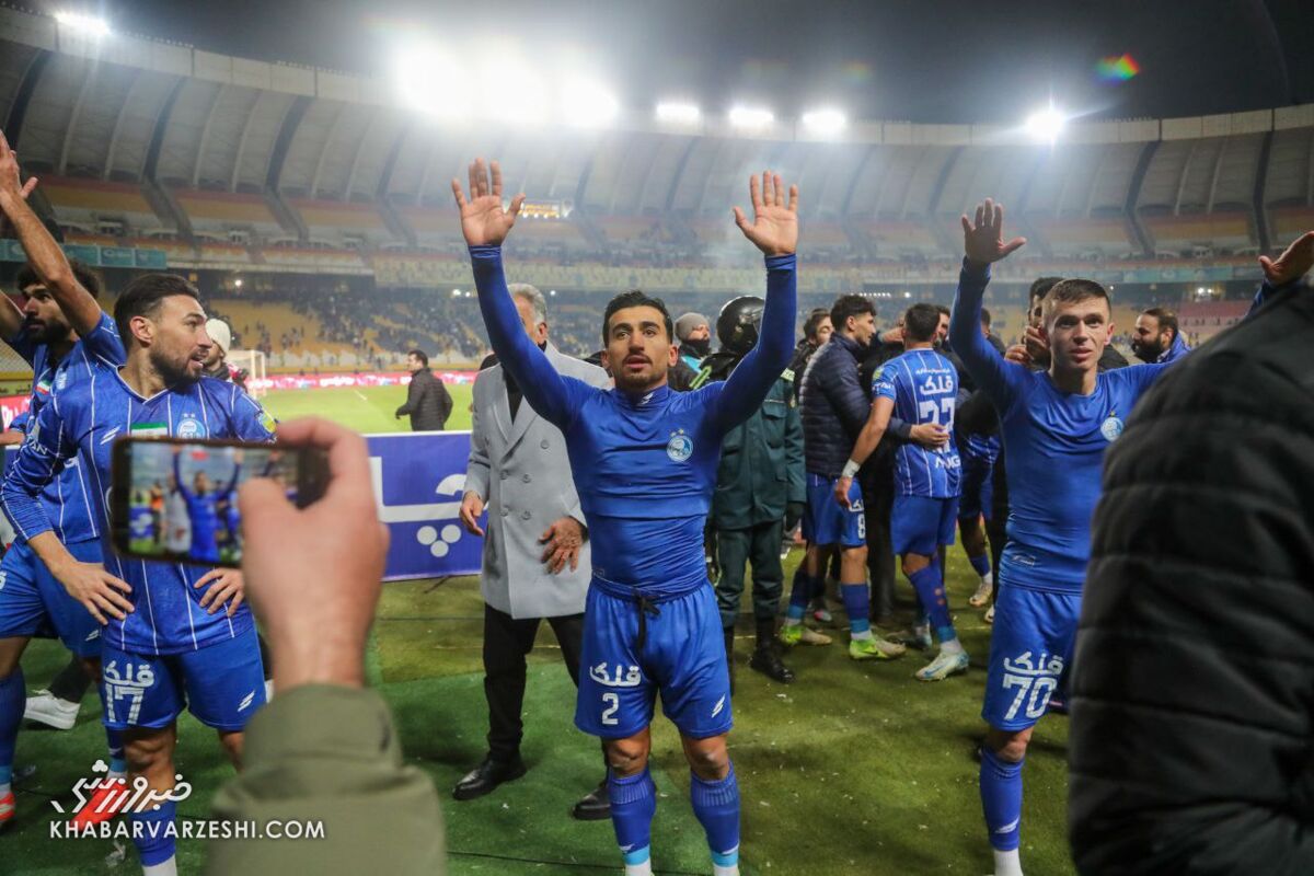 واکنش جنجالی صالح حردانی پس از گل پیروزیبخش استقلال مقابل سپاهان / استقلال , سپاهان , صالح حردانی , لیگ برتر , حواشی فوتبال