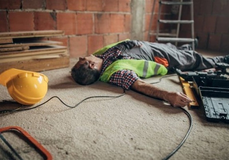 چگونه از برقگرفتگی در محیط کار و خانه در امان بمانیم؟ / اخبار فارس - اخبار استانها