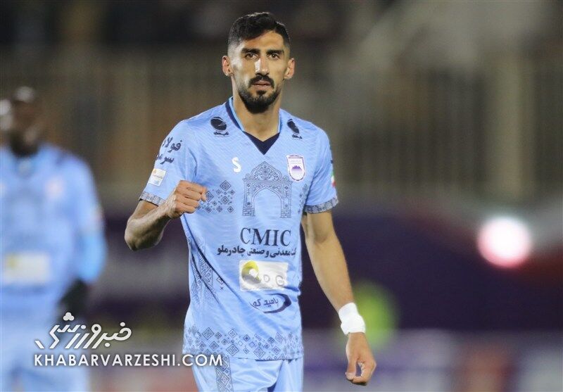 محرومیت علی خدادادی از اولین بازی با سپاهان به دلیل عدم صدور کارت بازی / علی خدادادی , سپاهان اصفهان , لیگ برتر فوتبال , گلگهر سیرجان , تراکتور تبریز