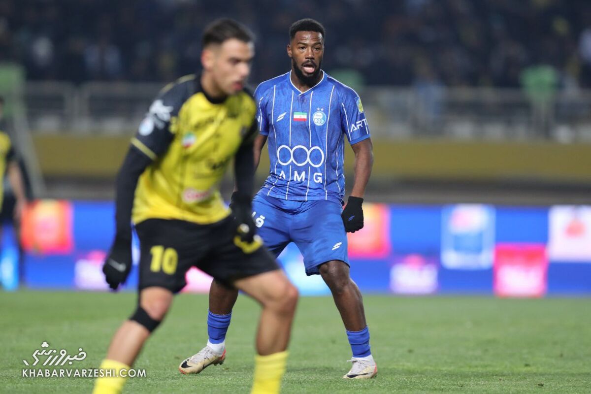 درگیری عجیب گودرزی و نازون در بازی استقلال و سپاهان / استقلال , سپاهان , حسین گودرزی , نازون , روزبه چشمی