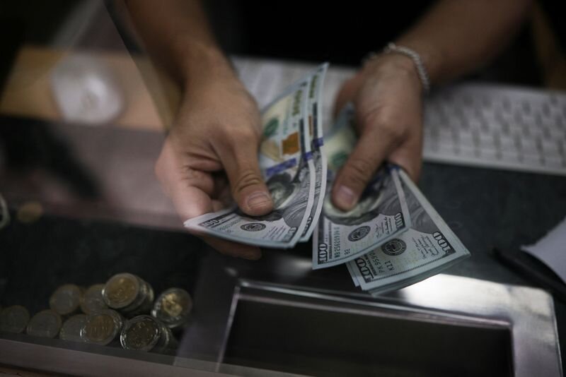 ادامه تنشها، قیمت دلار را در مرکز مبادله و بازار آزاد صعودی کرد / نرخ دلار , مرکز مبادله ارز , بازار آزاد , بانک مرکزی , تنشهای منطقهای