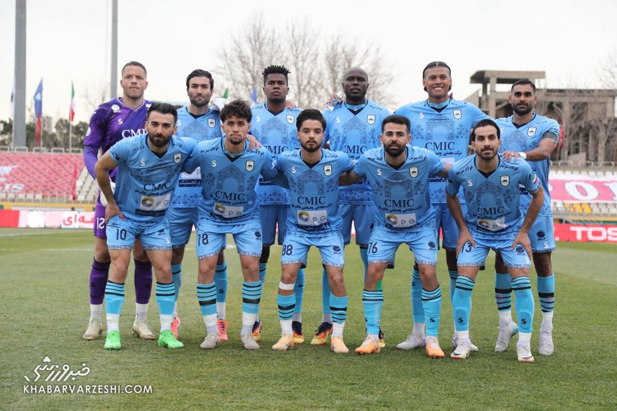چادرملو با ۶ بازیکن خارجی و درخشش ستارههای خارجی مقابل گلگهر صدرنشین / چادرملو , گل گهر , لیگ برتر , بازیکن خارجی , فوتبال ایران