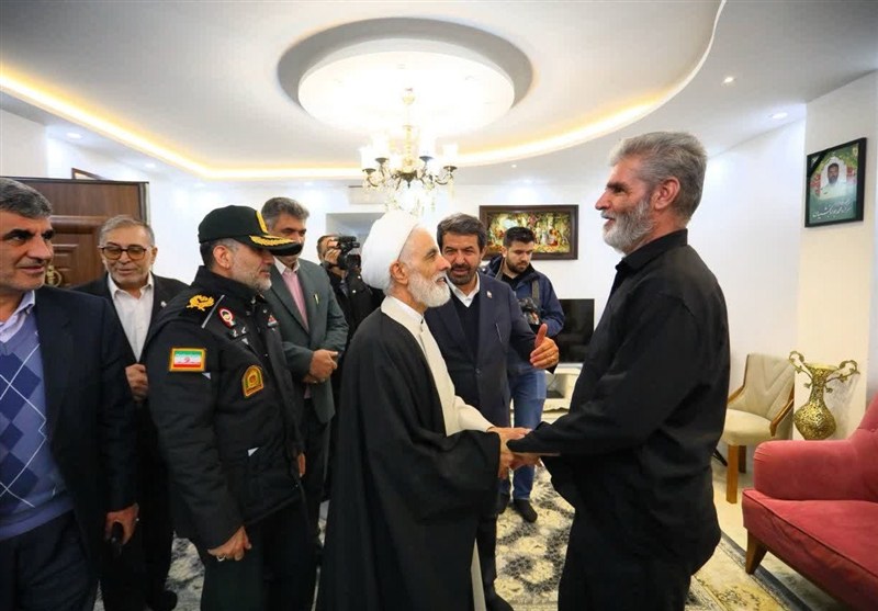 دیدار معاون حقوقی رئیسجمهور با خانواده شهید محمدجواد بخشیان+تصویر / اخبار همدان - اخبار استانها