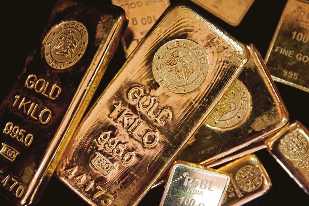 اختلاف فاحش قیمت طلا در ایران و جهان؛ تنشهای منطقهای، حباب انتظارات و نگرانی از سررسید اوراق قرضه آمریکا عامل نوسان / طلا , نوسانات بازار , اقتصاد ایران , تنشهای ژئوپلیتیکی , اوراق قرضه آمریکا