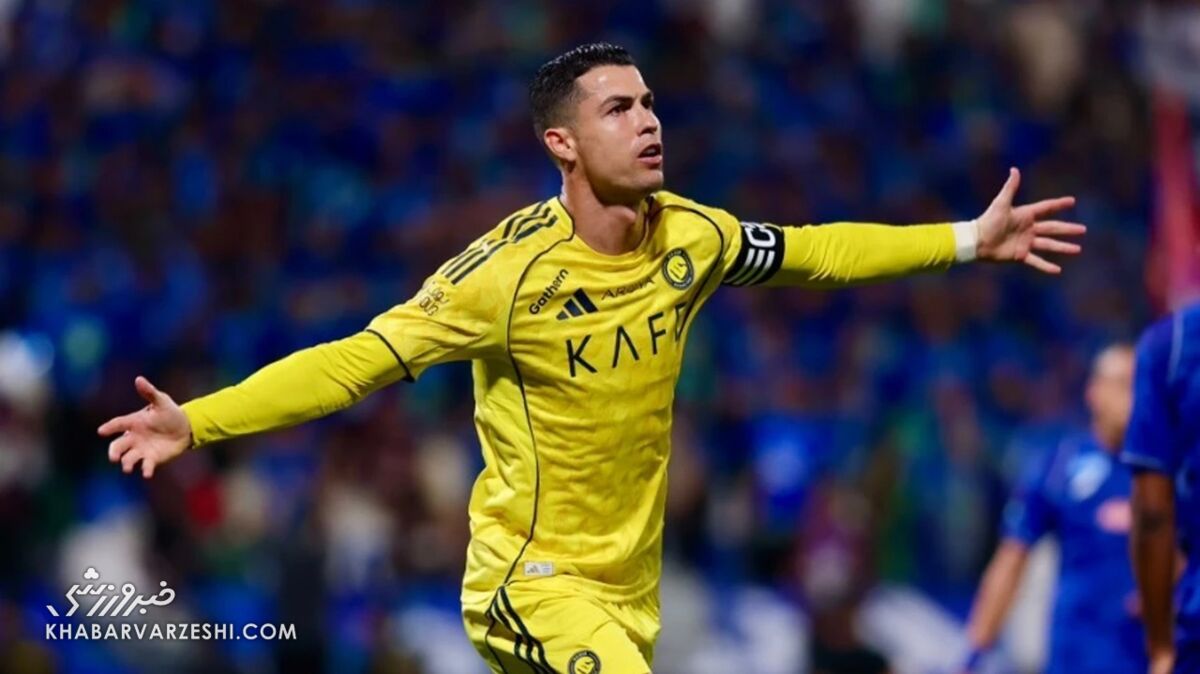 رونالدو با دبل و لباس سنتی عربی، النصر را صدرنشین کرد / کریستیانو رونالدو , النصر , لیگ حرفهای عربستان , بشت , فوتبال