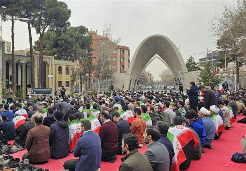 تجمع دانشجویان در محکومیت اهانت به پرچم ایران / اخبار سیاسی روز , اخبار حوزه علمیه و دانشگاه