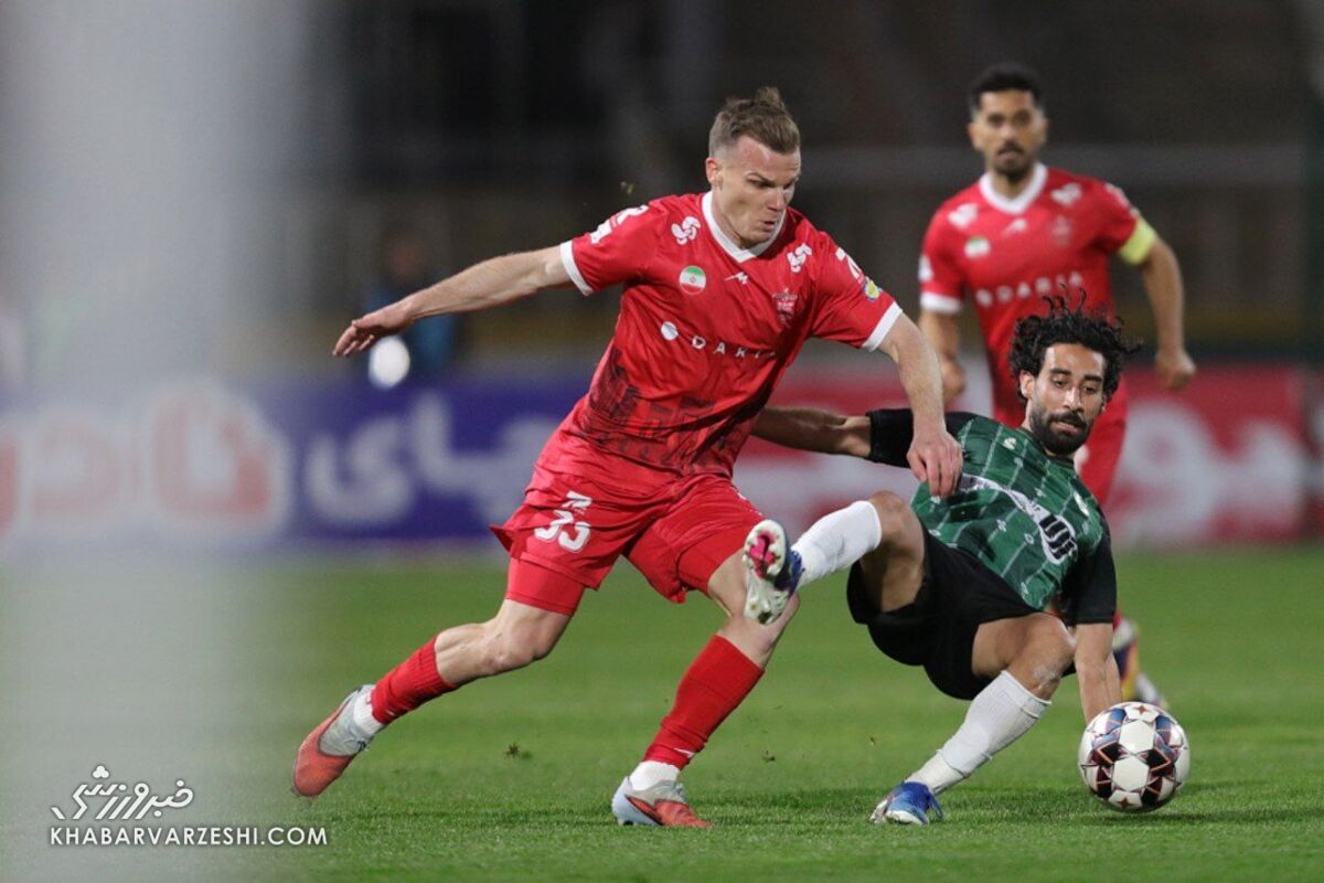 دنیل گرا در آستانه دیدار با ذوبآهن از همراهی پرسپولیس محروم شد / دنیل گرا , پرسپولیس , ذوب آهن , محرومیت , کارت زرد