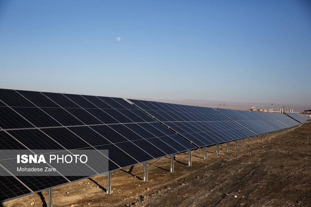 آغاز عملیات اجرایی ۱۷۱ مگاوات نیروگاه تجدیدپذیر با حضور وزیر نیرو در خوزستان / نیروگاه تجدیدپذیر , خوزستان , نیروگاه خورشیدی شناور , سد کرخه , توسعه انرژی پاک