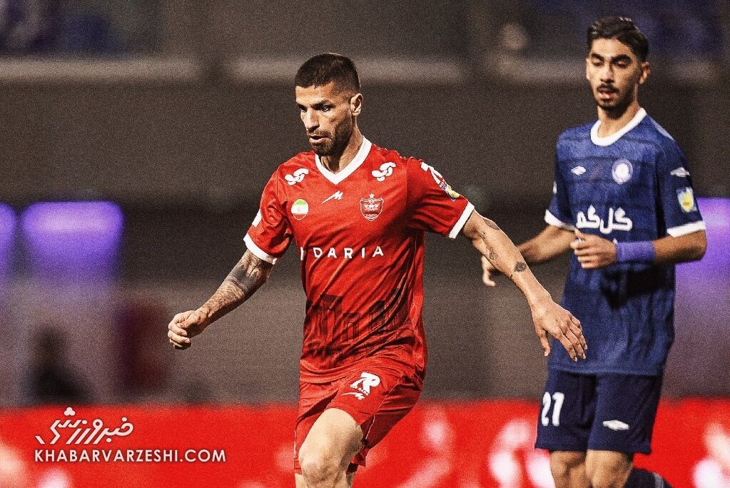 مصدومیت میلاد سرلک؛ حضور هافبک پرسپولیس مقابل ذوبآهن در هالهای از ابهام / میلاد سرلک , پرسپولیس , ذوبآهن , مصدومیت , فوتبال ایران