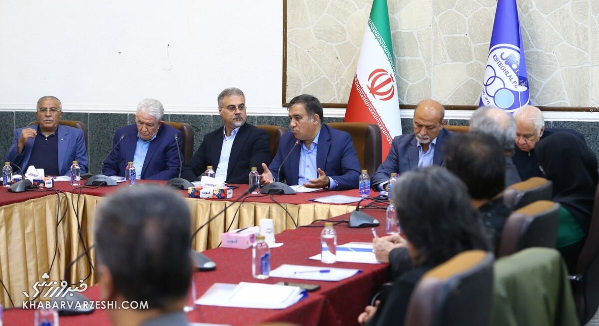 ابهام در قراردادهای استقلال؛ امضای دوم عضو هیئت مدیره؛ چرا سکوت کرده است؟ / استقلال , قرارداد بازیکنان استقلال , علی نظری جویباری , هیئت مدیره استقلال , فوتبال برتر