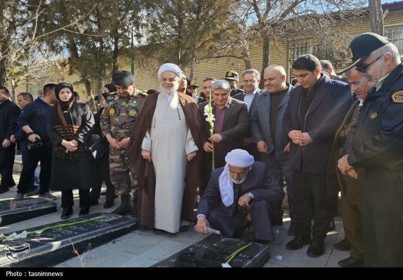 میهمانی لالهها در سنندج؛ عطرافشانی گلزار شهدا+تصاویر / اخبار کردستان - اخبار استانها