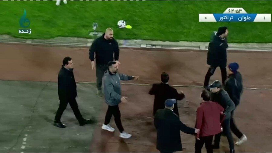 درگیری لفظی سرمربی ملوان با سرپرست تراکتور در حاشیه بازی / ملوان , تراکتور , درگیری , سرمربی , سرپرست