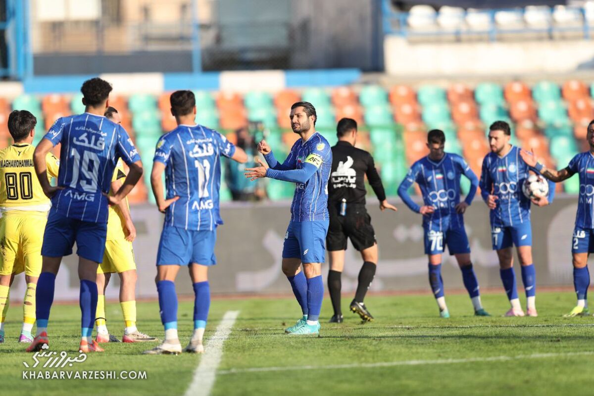 عارف غلامی پس از برد استقلال از حال خراب مردم و وضعیت نابسامان فوتبال ایران گفت / عارف غلامی , استقلال , فوتبال ایران , مصاحبه , انتقاد