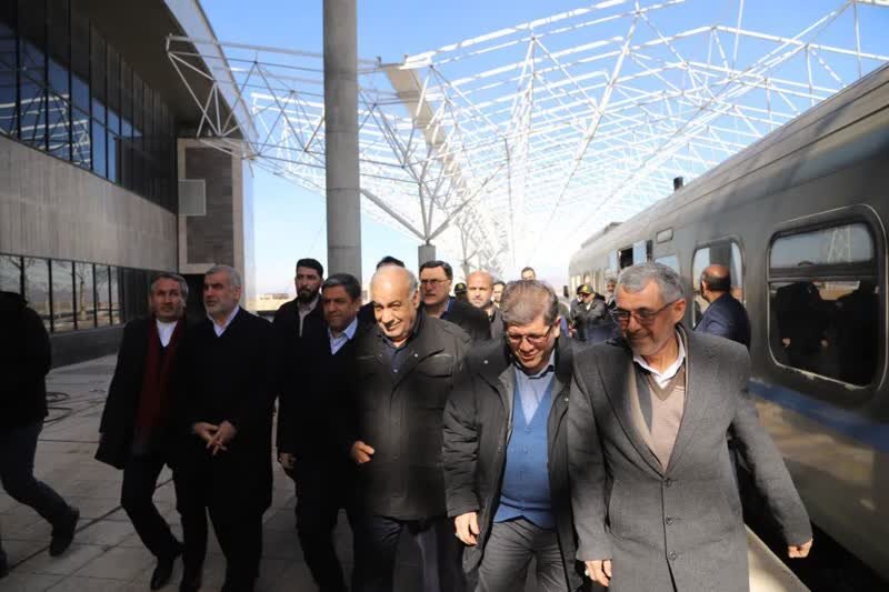 تکمیل ۳۶۰۰ کیلومتر خط آهن در کشور؛ اردبیل بیستوچهارمین استان متصل به شبکه ریلی / راه آهن , اردبیل , توسعه زیرساخت , حملونقل ریلی , وزارت راه و شهرسازی