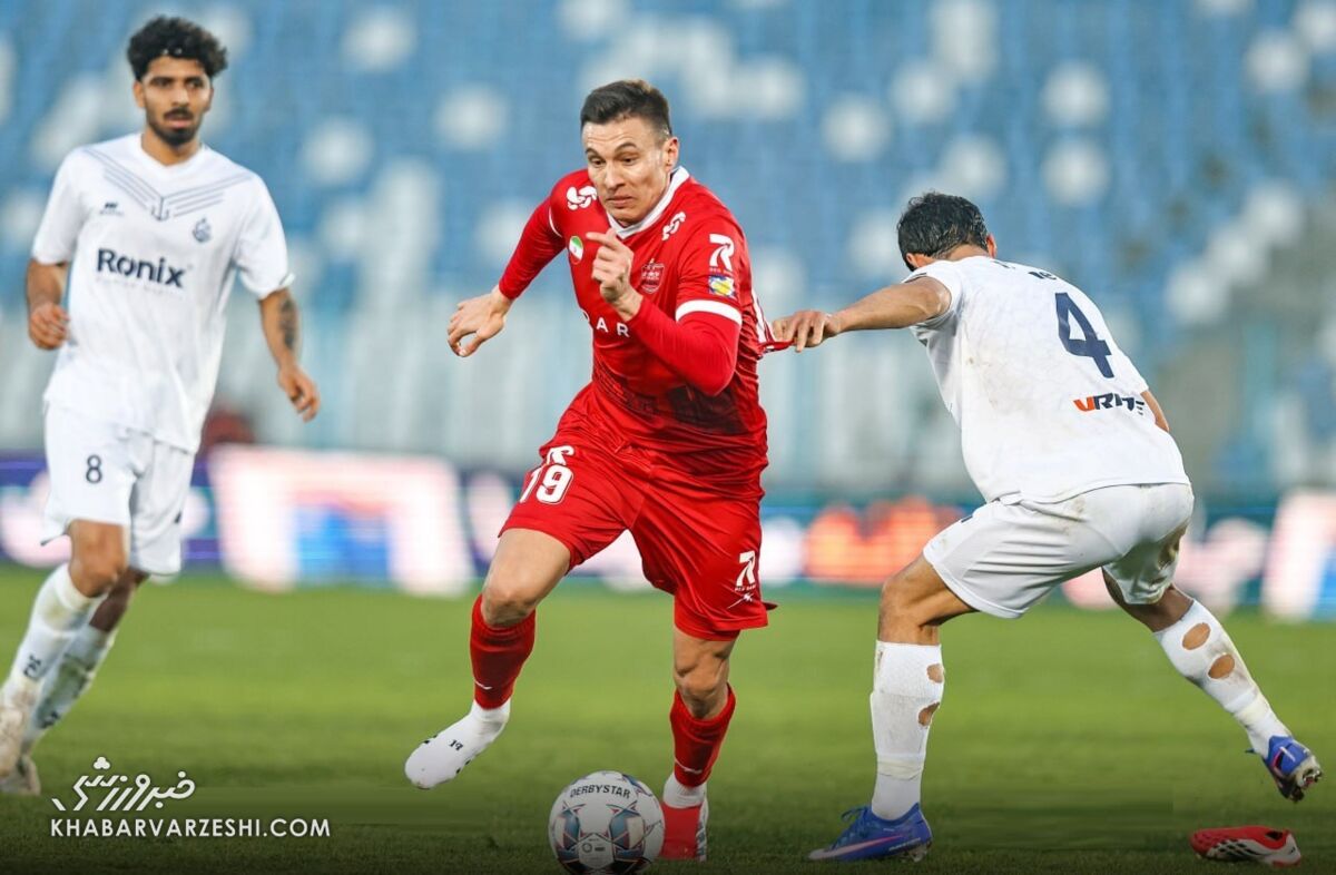 ایگور سرگیف، ستاره ازبک پرسپولیس، در تمرین گلر شد / ایگور سرگیف , پرسپولیس , فوتبال ایران , لیگ برتر , بازیکن ازبک