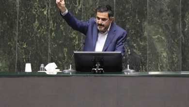 نماینده مجلس عکس مکرون و سران اروپا را به سطل زباله انداخت / اخبار سیاسی روز , اخبار مجلس