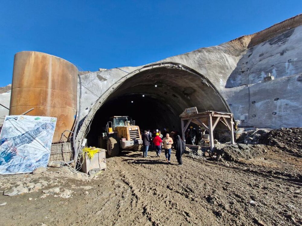 پیشرفت ۲۰ درصدی قطعه سوم آزادراه تهران ـ شمال؛ بهرهبرداری گره ترافیکی بزرگراه را باز میکند / آزادراه تهران ـ شمال , بنیاد مستضعفان , قطعه سوم , ترافیک چالوس , تجهیز کارگاه