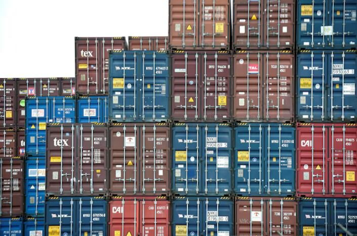 کسری تجاری آمریکا در سال ۲۰۲۵ از مرز ۹۰۰ میلیارد دلار گذشت / کسری تجاری آمریکا , تجارت بین الملل , واردات , صادرات , اقتصاد آمریکا