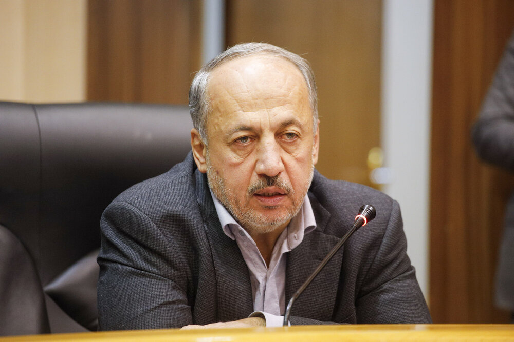 تاکید رئیس سازمان شهرداریها بر ضرورت نوسازی فوری ناوگان تاکسیرانی و پیامدهای ورود روزانه ۲.۵ میلیون خودروی شخصی به تهران / نوسازی تاکسی , حمل و نقل عمومی , آلودگی هوا , مسعود نصرتی , ترافیک تهران