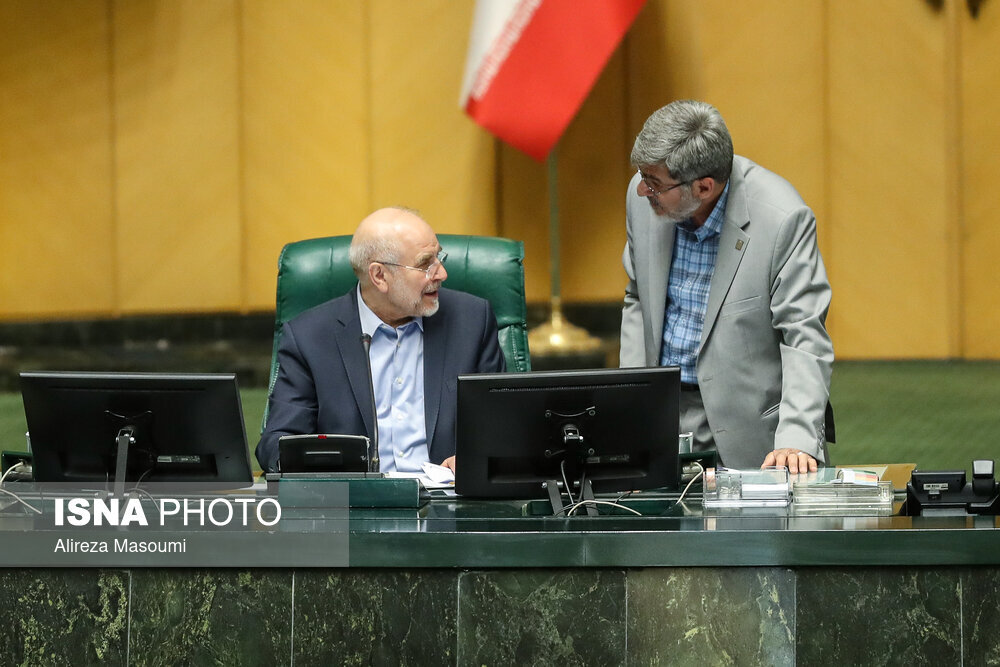 کوچکزاده در صحن مجلس: در جدول ۹ بودجه تقلب شده است/ قالیباف: تهمت میزنی / بودجه ۱۴۰۵ , کمیسیون تلفیق , مهدی کوچکزاده , محمدباقر قالیباف , جدول ۹