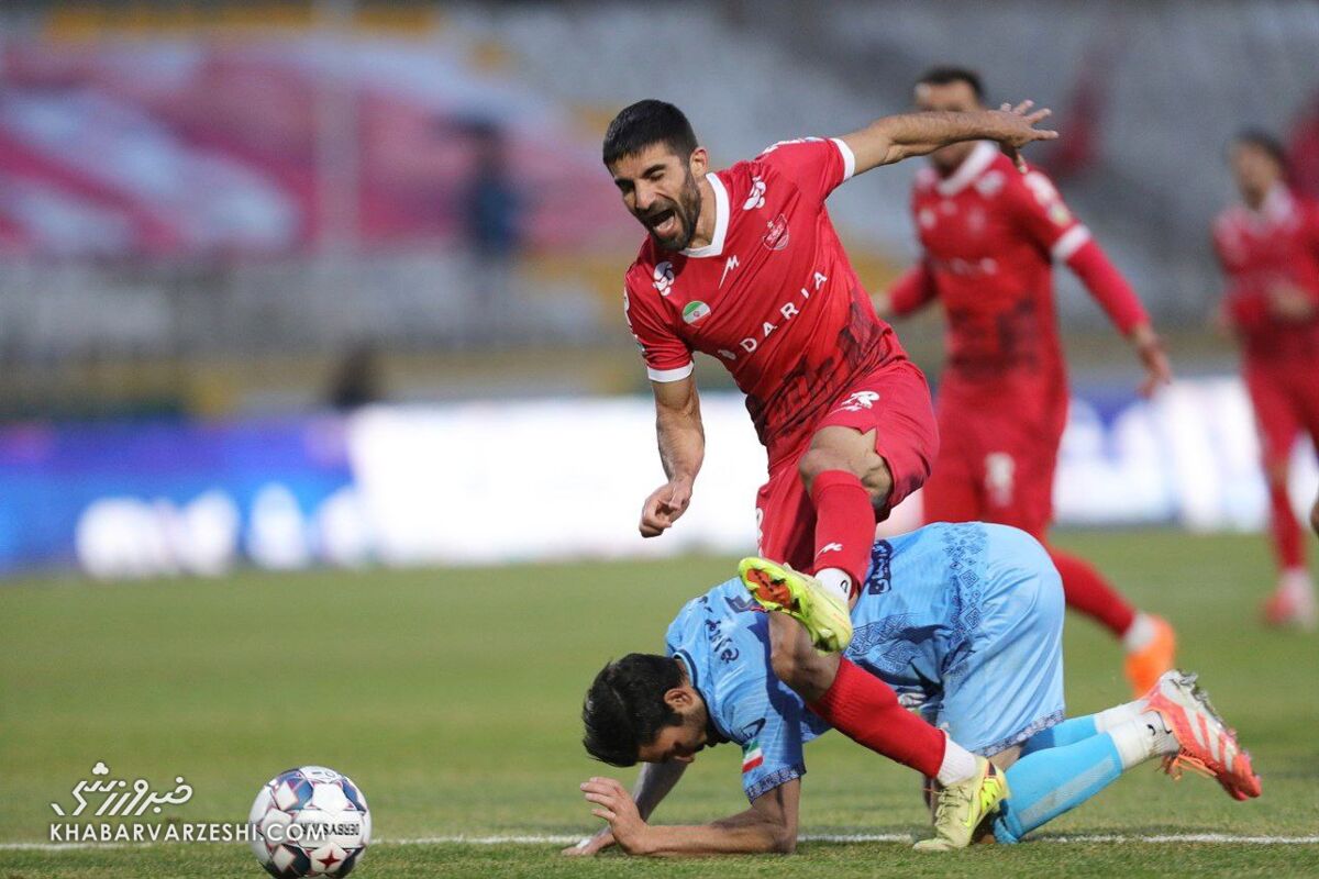 مصدومیت همسترینگ؛ میلاد محمدی سه هفته از پرسپولیس دور ماند / پرسپولیس , میلاد محمدی , لیگ برتر , فرزین معاملهگری , مصدومیت