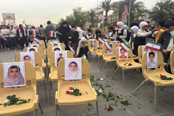 اعلام همدردی دانشآموزان عراقی با خانوادههای داغدار مدرسه میناب+ عکس /