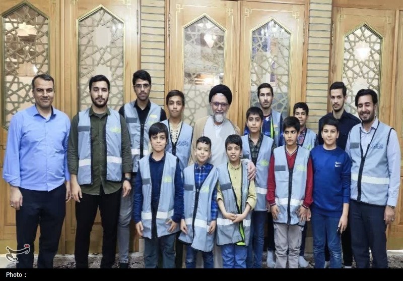 آخرین عکس یادگاری وزیر شهید اطلاعات با خادمان آیین ترتیلخوانی حرم / اخبار قم - اخبار استانها