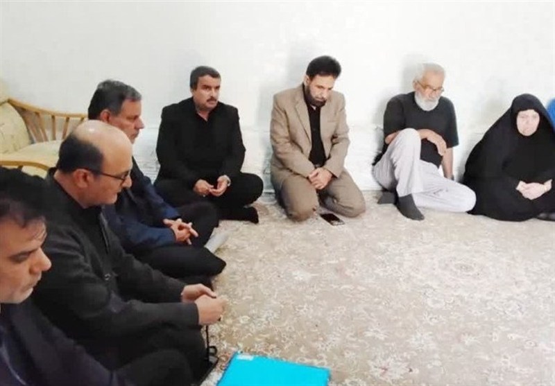 دیدار مدیرکل بنیاد شهید بوشهر با خانواده شهدای ناوچه دنا در بوشهر / اخبار بوشهر - اخبار استانها