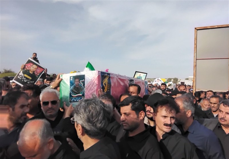 تشییع پیکر شهید اقتدار رمضان در روستای هلیله بوشهر / اخبار بوشهر - اخبار استانها