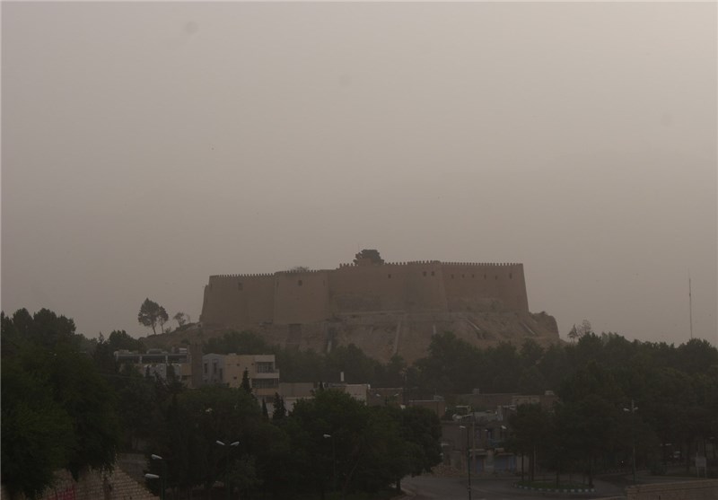 طوفان ریزگرد در غرب ایران؛ زاگرس در مه خاک فرو رفت / اخبار لرستان - اخبار استانها