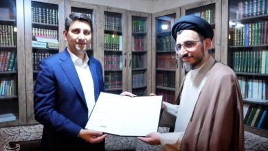 تجلیل وزیر ارتباطات از خانواده شهیدان موسوی و خطیب / اخبار قم - اخبار استانها