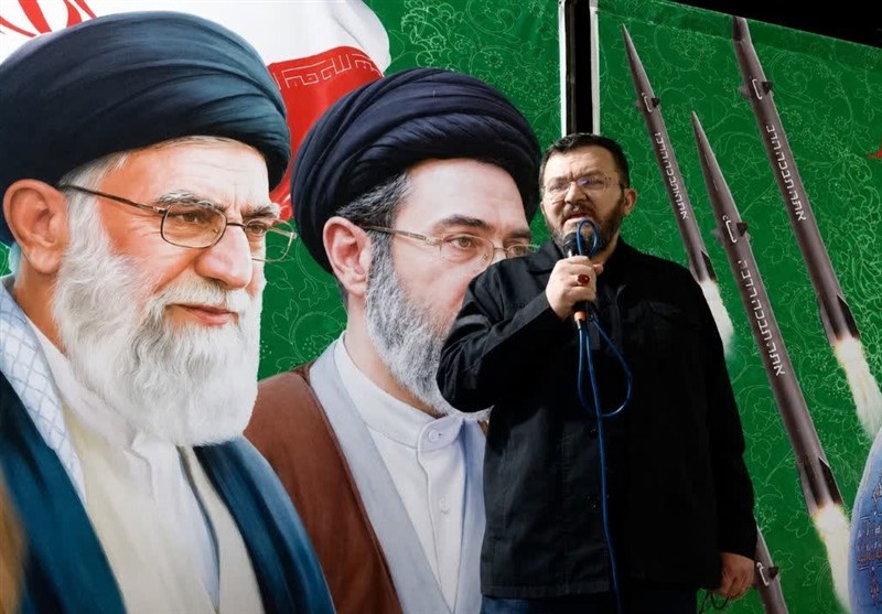 دشمن با هزاران شبکه رسانهای نتوانست مردم را از میدان خارج کند / اخبار کاشان - اخبار استانها