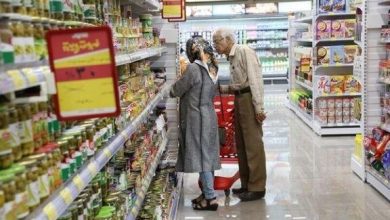 پیرترین زوج ایرانی در فروشگاه؛ قصه سبد خرید و نگاه معنادار / زوج سالمند , خرید , فروشگاه , اقتصاد , زندگی مشترک