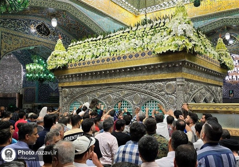 روضه منوره رضوی در عیدغدیر معطر به گلهای تازه شد+عکس / اخبار خراسان رضوی - اخبار استانها