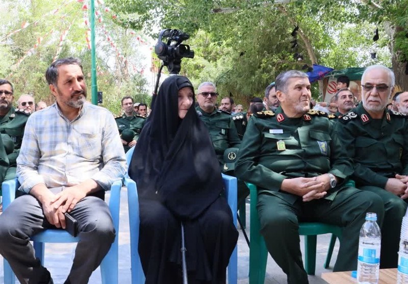 دیدار فرماندهان سپاه با مادر شهید سپهبد پاکپور / اخبار کرمانشاه - اخبار استانها