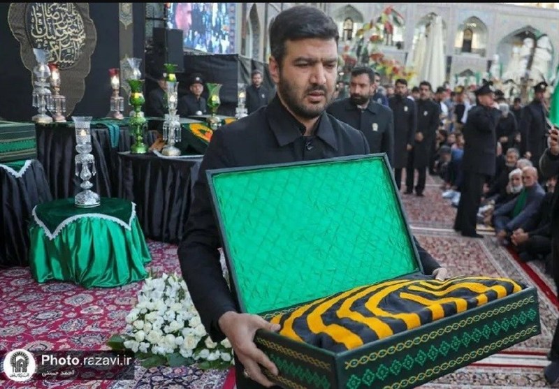 آیین اذن عزا و تعویض پرچم گنبد حرم رضوی/اهدای پرچم متبرک به 210 هیئت / اخبار خراسان رضوی - اخبار استانها