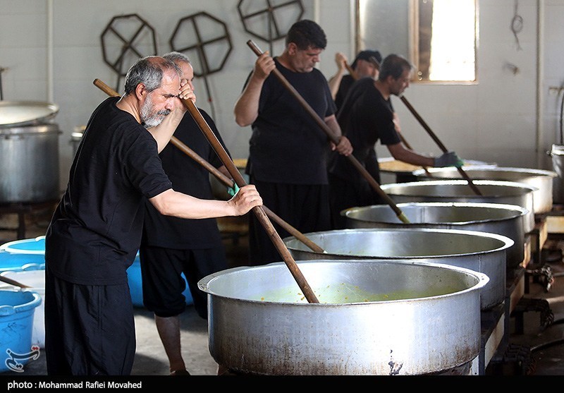 مشق عشق جهادگران و خیرین؛ اطعام 3 هزار نفری در ورجوی به نیابت از شهدا / اخبار آذربایجان شرقی - اخبار استانها