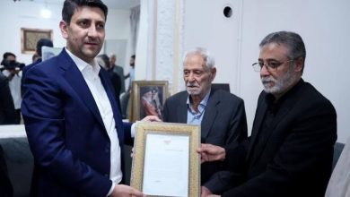وزیر ارتباطات با خانواده شهید موسوی دیدار کرد / وزیر ارتباطات , شهید موسوی , دیدار , خانواده شهدا , مسئولان استانی