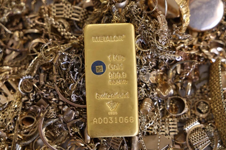بزرگترین کاهش ماهانه طلای جهانی در ۱۸ سال گذشته/ قیمت طلا بیش از یک درصد افت کرد / طلا , قیمت طلا , بازار جهانی , کاهش قیمت , سقوط طلا