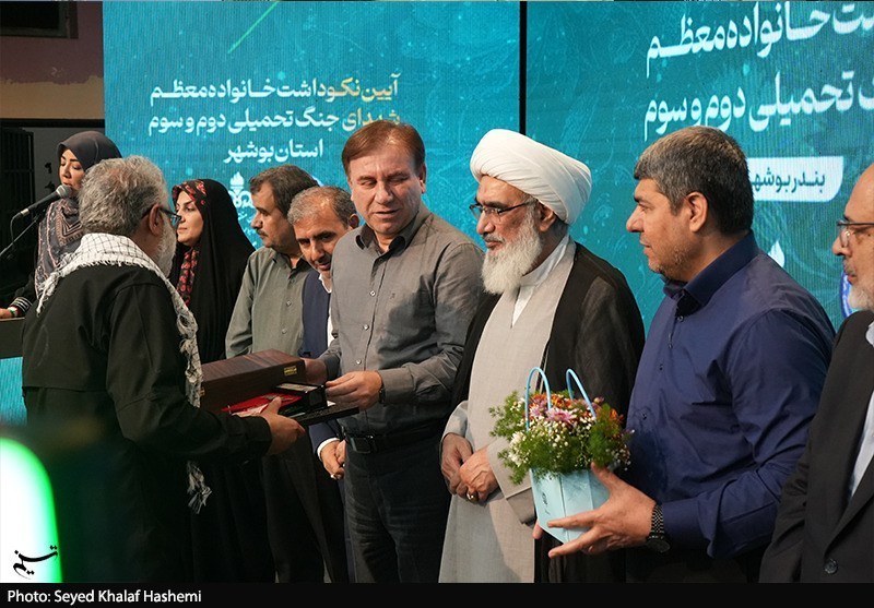 رهروی از راه شهدا و مقاومت در برابر دشمنان رسالت همگانی است / اخبار بوشهر - اخبار استانها